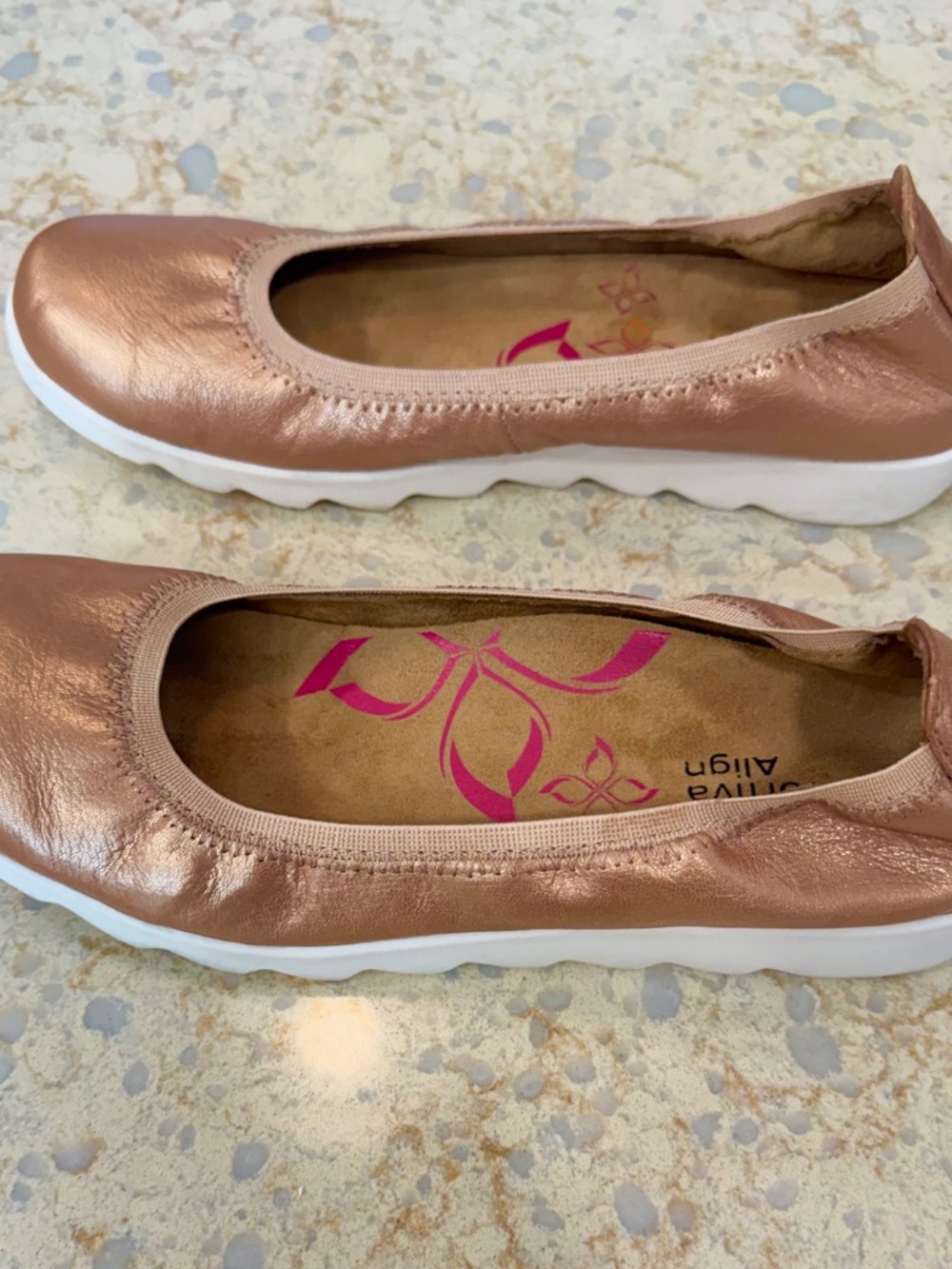 Women's Size 7.5 *N* shoe the Grace Leather Rose Gold Ballet Flats by Comfortiva